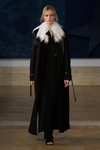Look 11